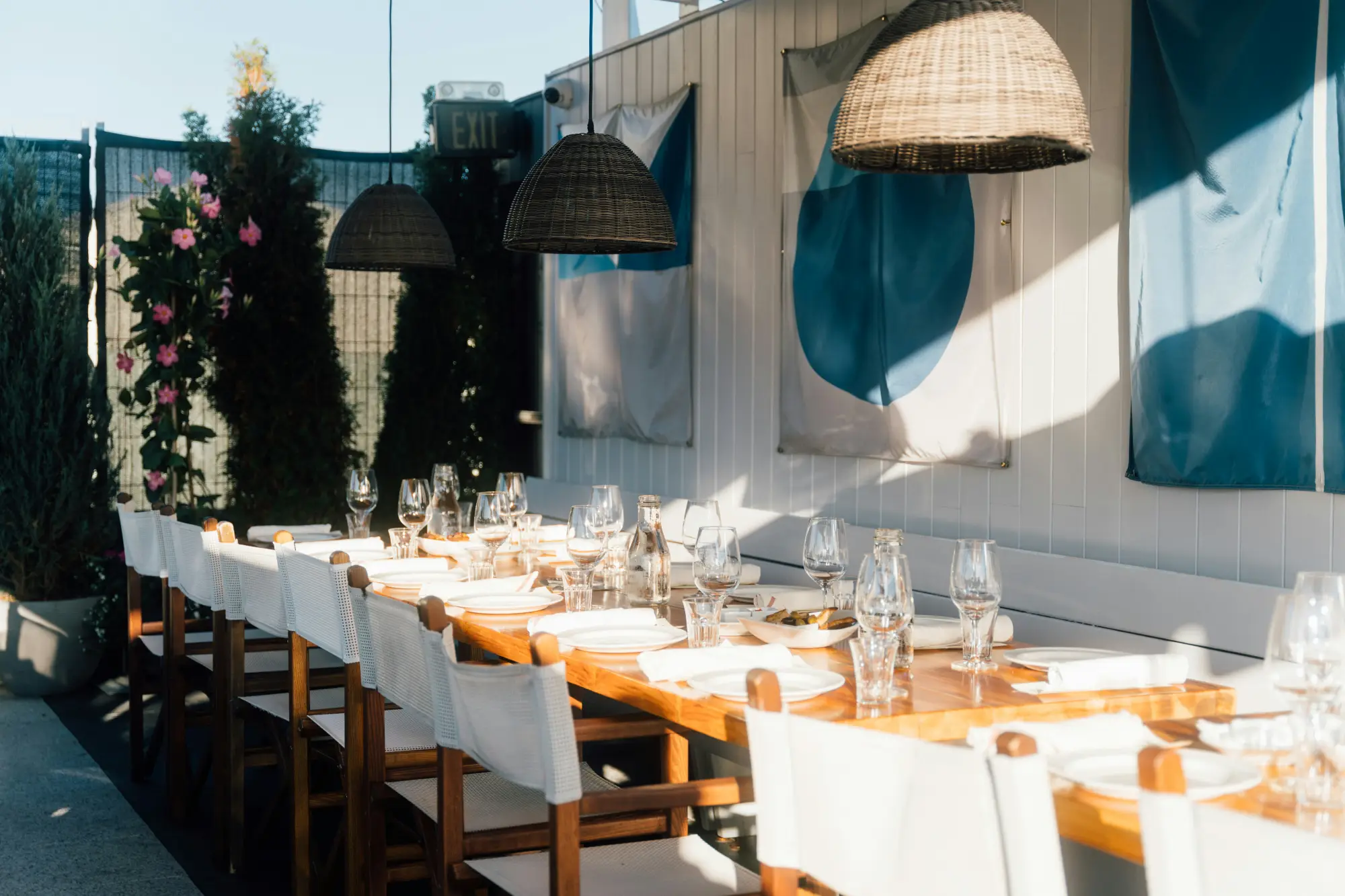Celebración personalizada con decoración única y ambiente festivo